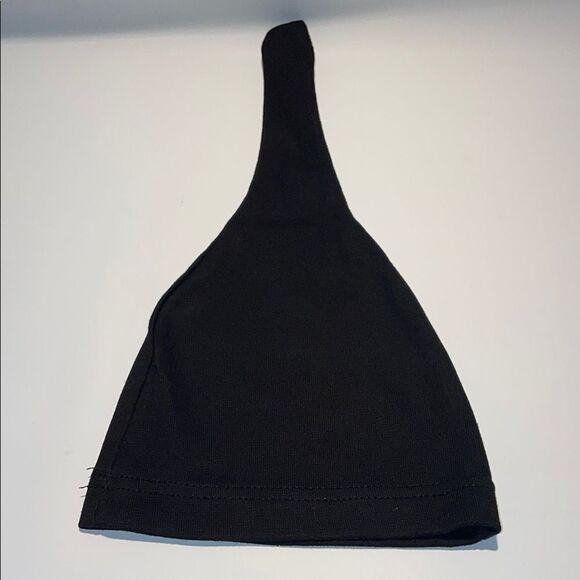 Two baby hats and an unopened baby onesie - Picture 2 of 6